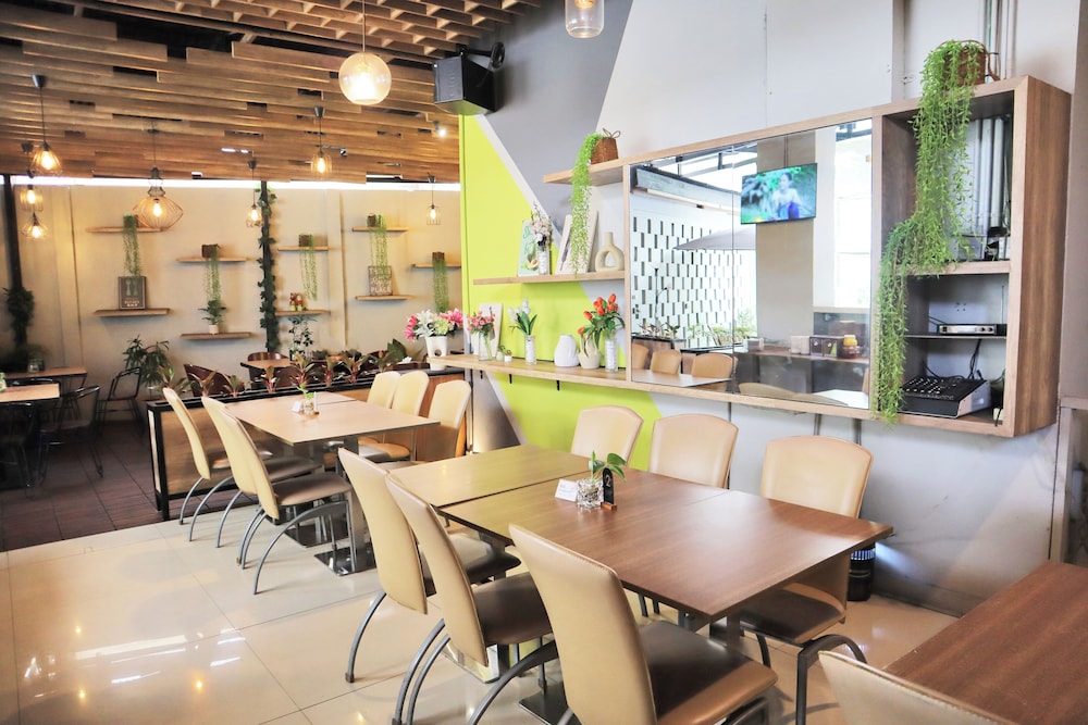 Whiz Hotel Cikini 52/62