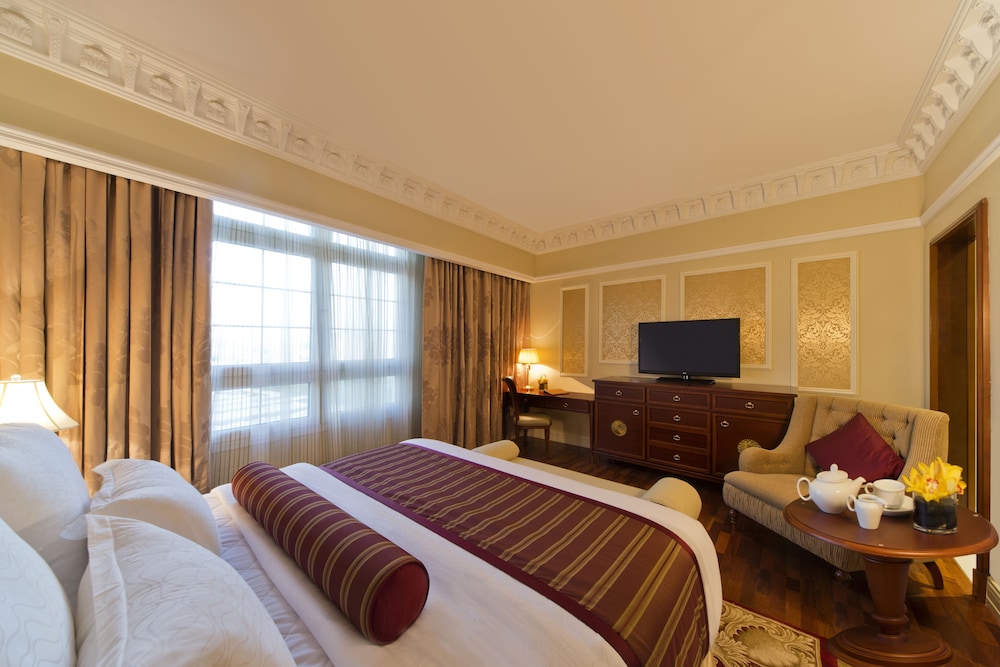 EXECUTIVE SUITE