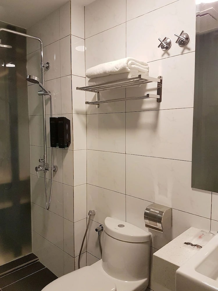 Manhattan Business Hotel TTDI 10/42