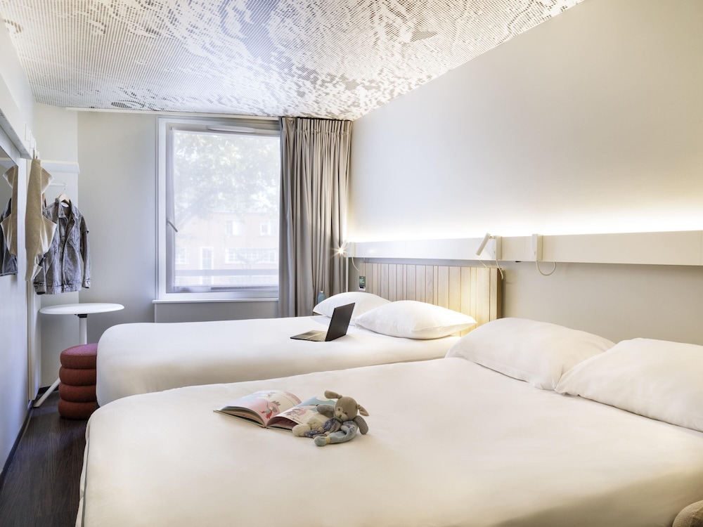 STANDARD, 2 DOUBLE BEDS