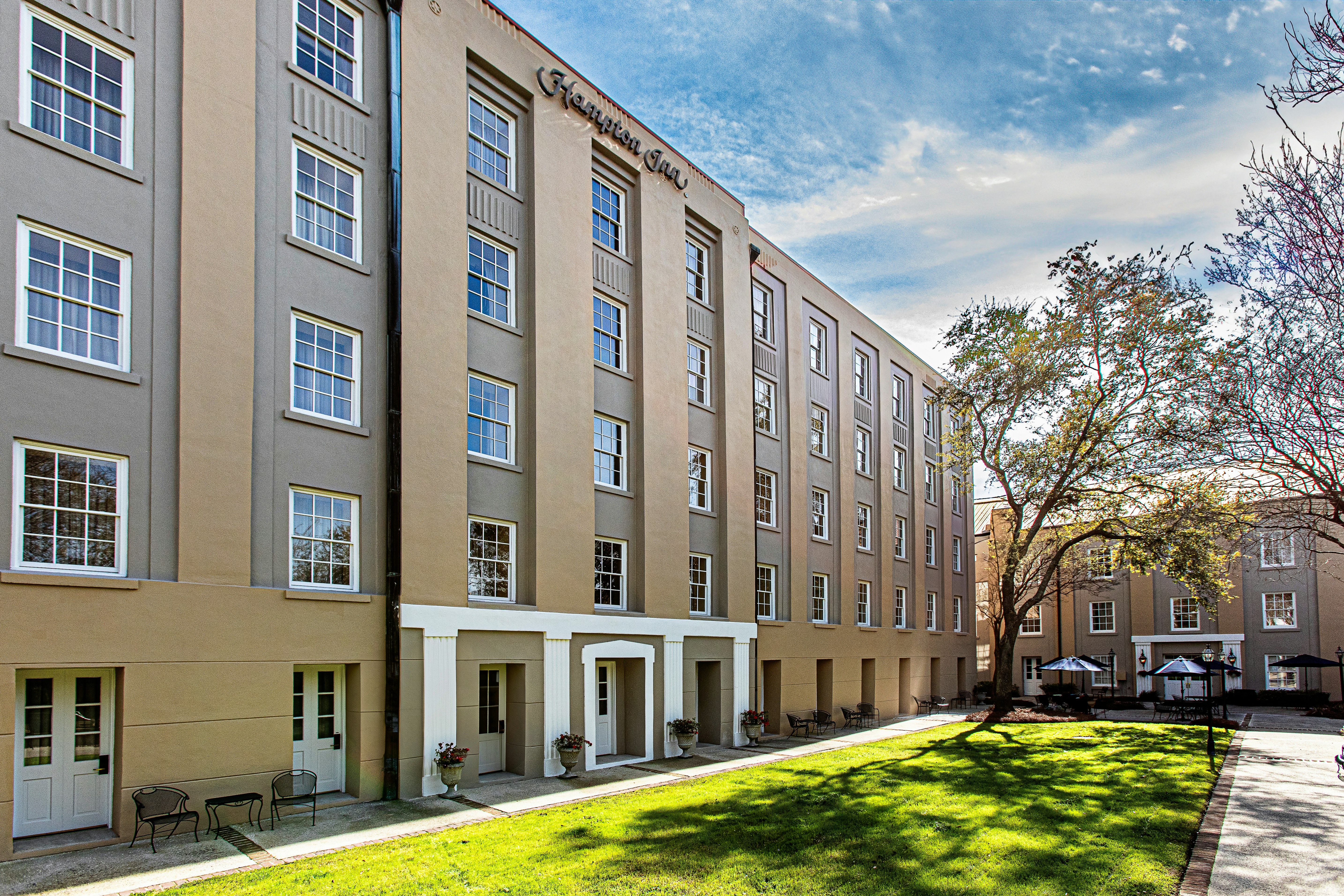 Hampton Inn Charleston Historic District 56/61