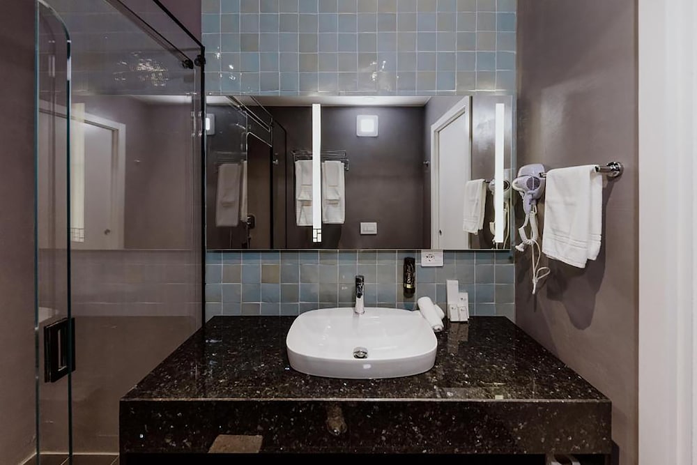 Habitat Hotel 44/49