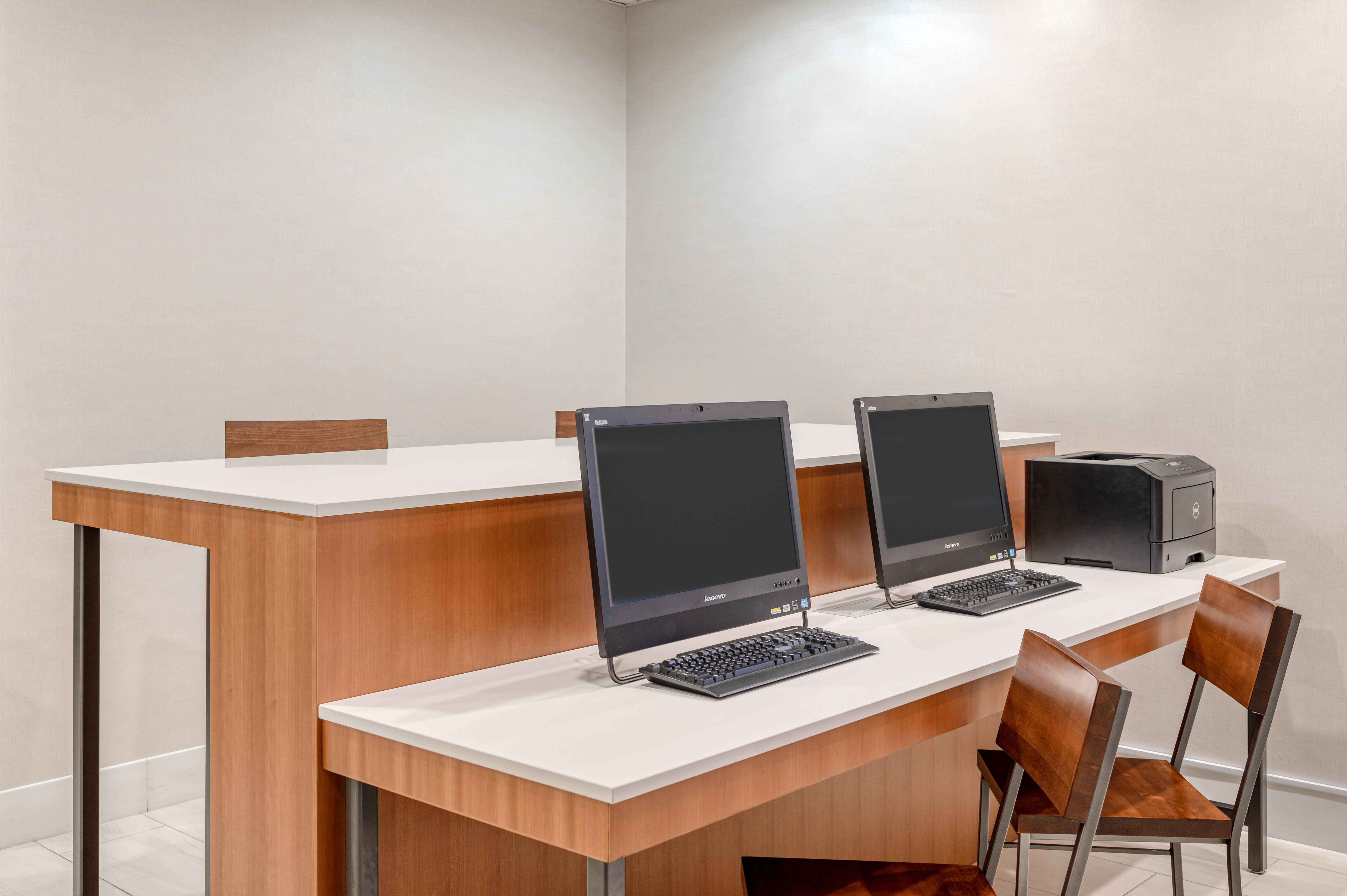 Holiday Inn Express Hotel Suites Ottawa Airport 15/18