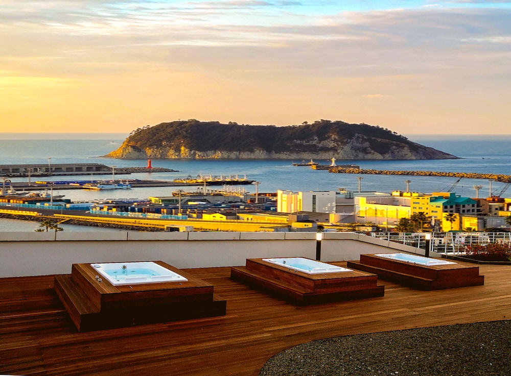 Hotel Bridge Seogwipo 46/50