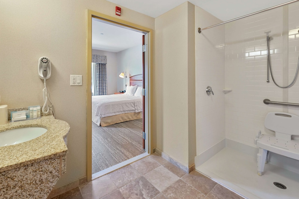 Hampton Inn and Suites Mystic 17/56
