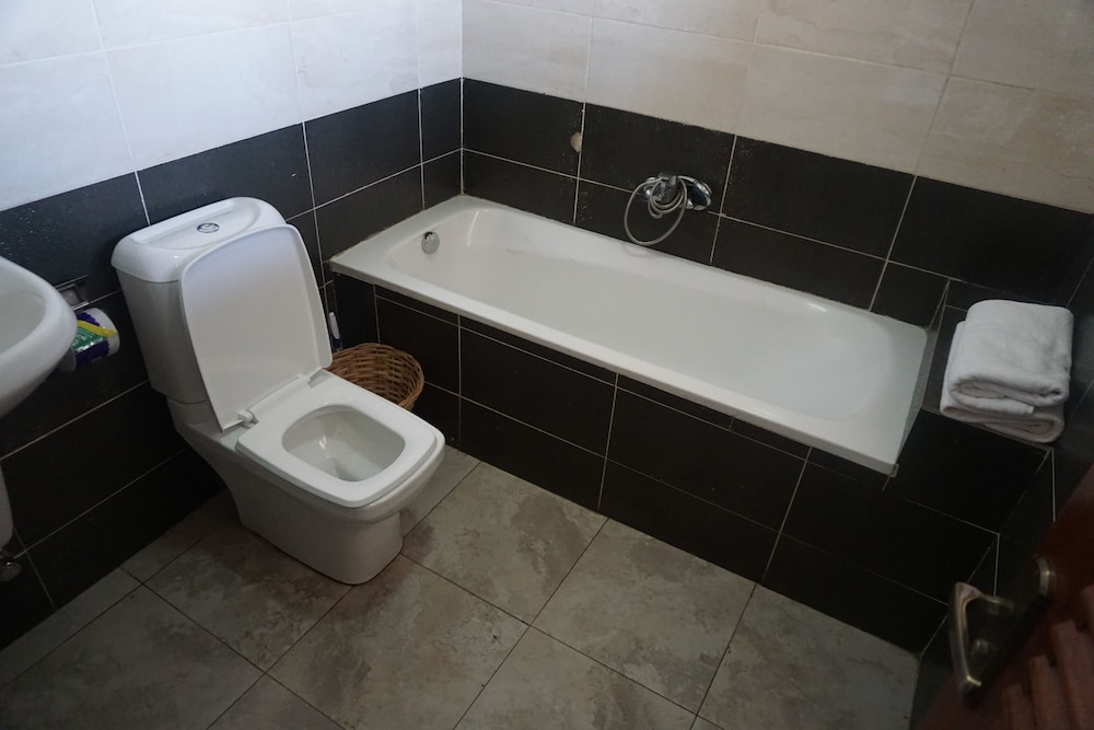 Accra Royal Castle Apartments Suites 46/48