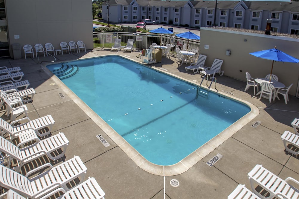 Motel6 Buffalo, NY - Airport - Williamsville 1/51