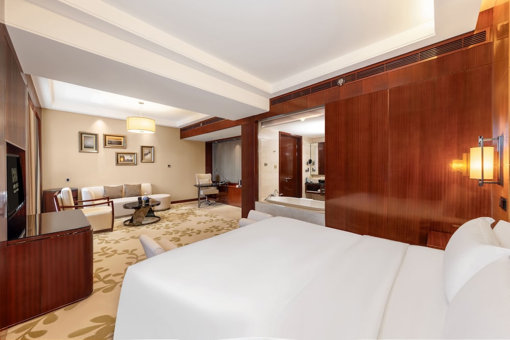 LUXURY, KING BED