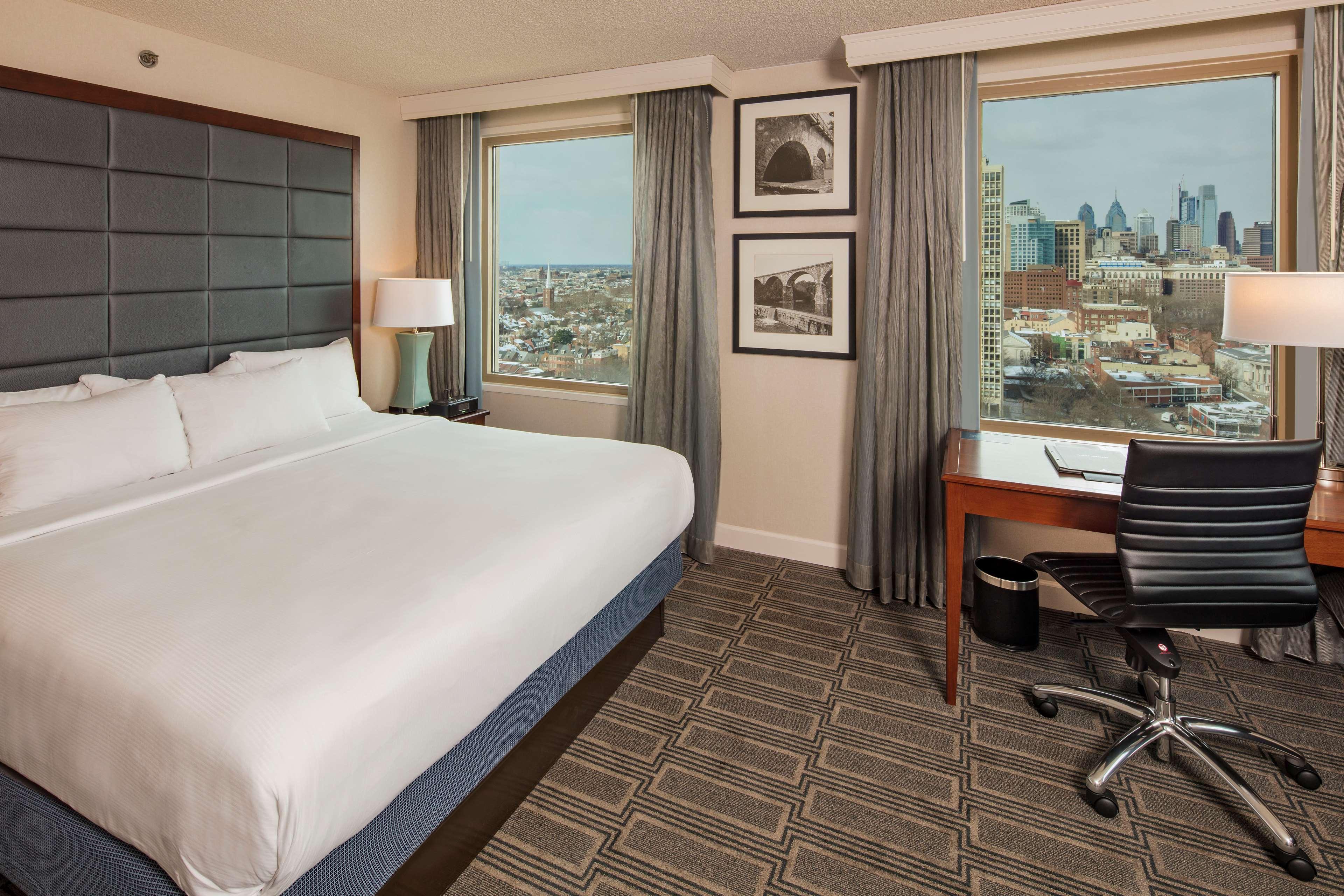 Deluxe, King Bed, Skyline View