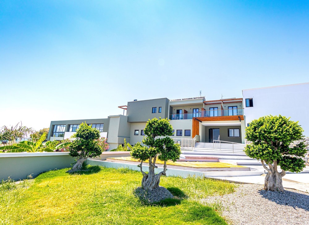 Gennadi Seaside Resort 7/77