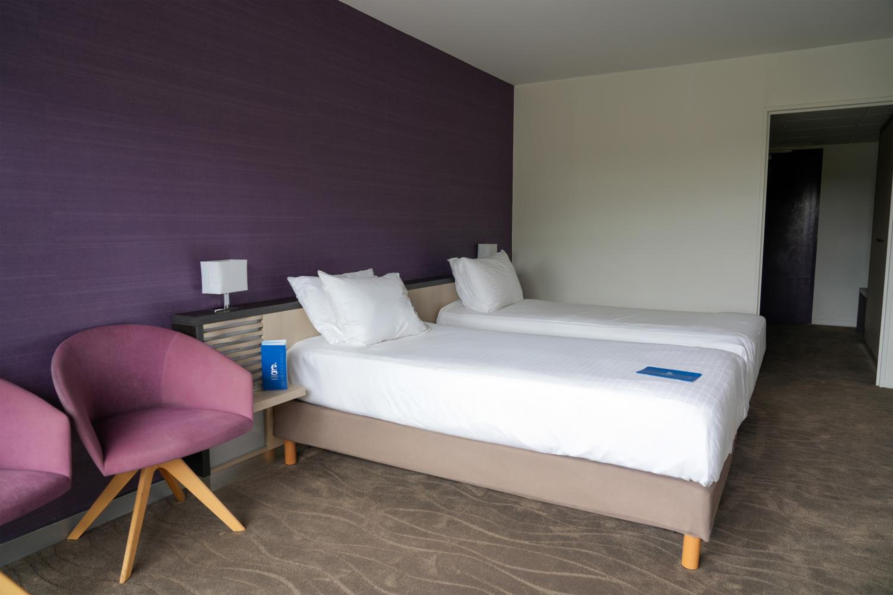 ROOM, TWIN BEDS, CITY VIEW