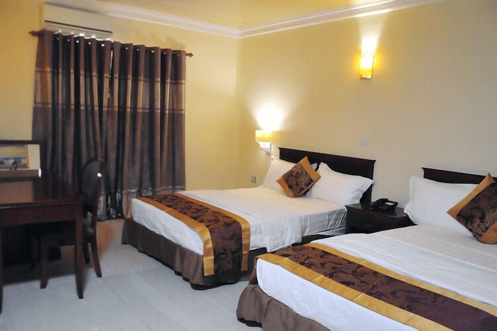 ROOM, TWIN BEDS