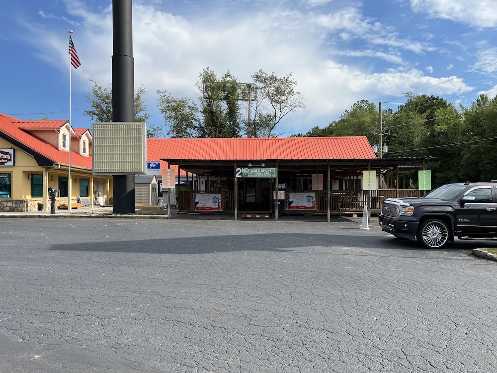 Country Hearth Inn and Suites Cartersville 6/34