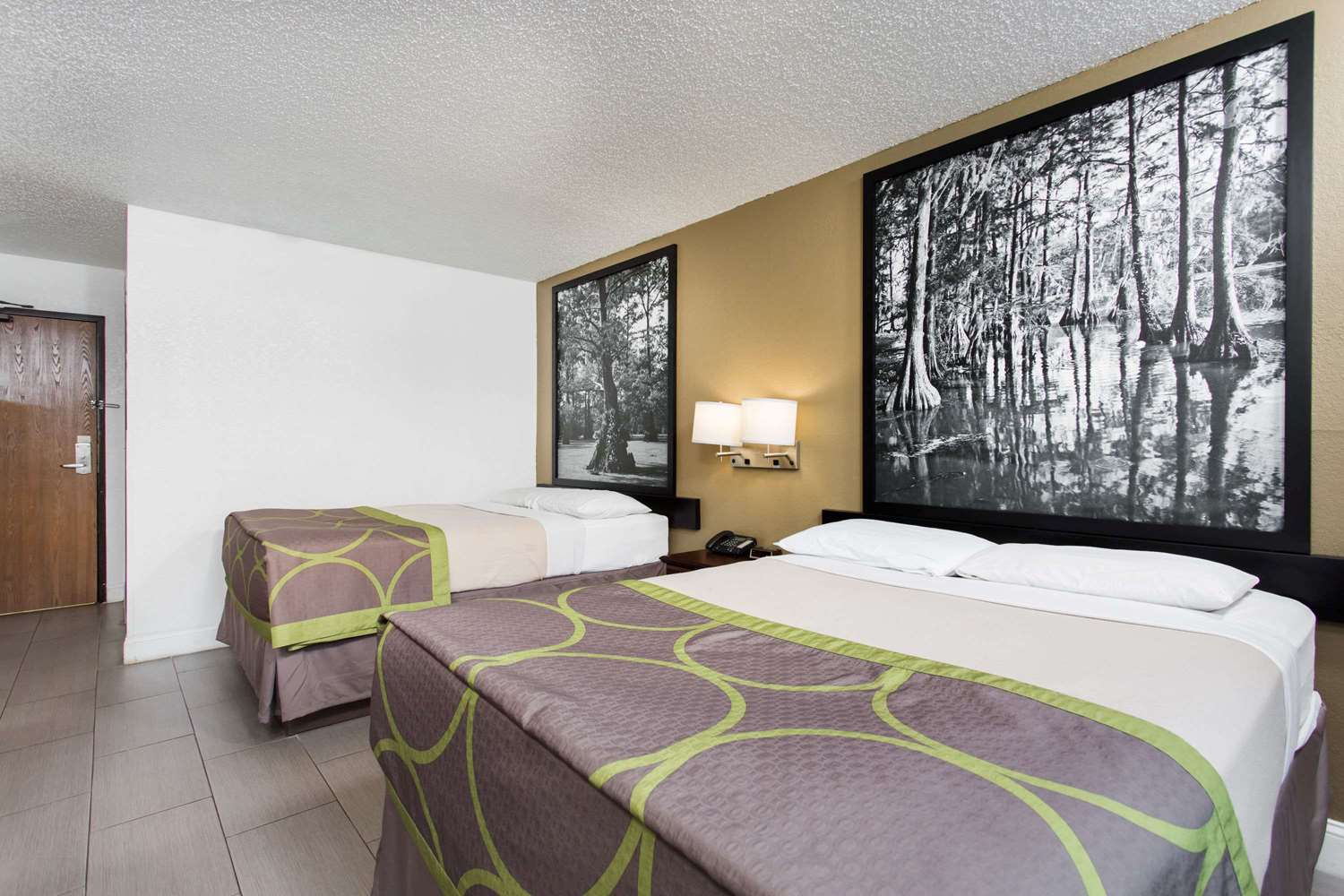 Super 8 By Wyndham Greensboro/Coliseum/Conv. 10/19
