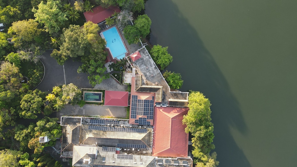 Centauria Lake Resort 40/50