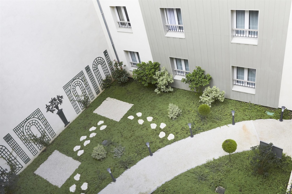 Kyriad Paris 18 - Porte De Clignancourt - Montmartre 44/65