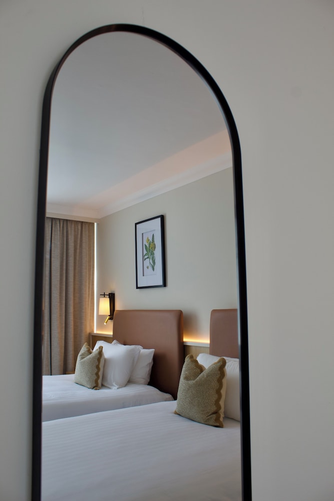 TWIN TREES HOTEL AND LEISURE CLUB(FORMERLY Downhill House Hotel) 9/54