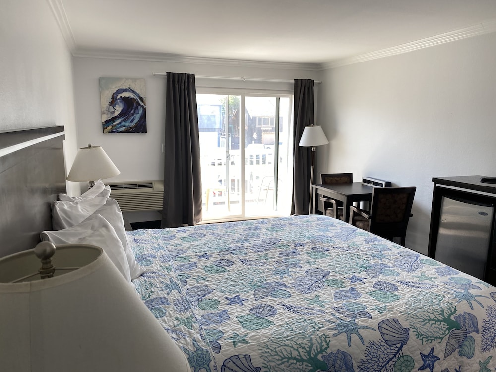 Ocean Surf Inn & Suites 24/73