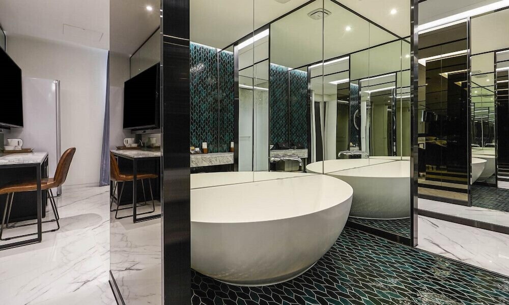 Guwol Hotel Bay 204 26/29