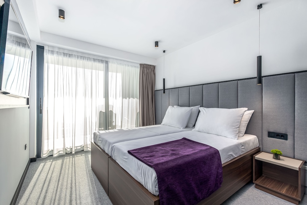 Hotel Ad Turres 33/65
