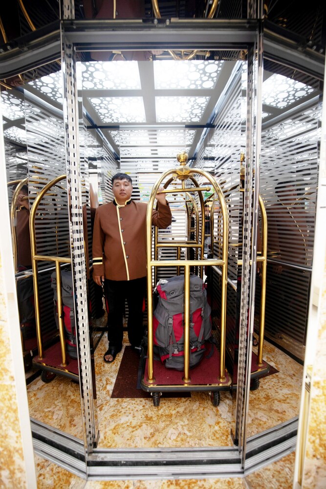 Golden Bee Hotel 39/59