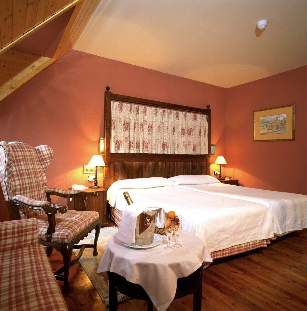 Parador De Arties 7/50