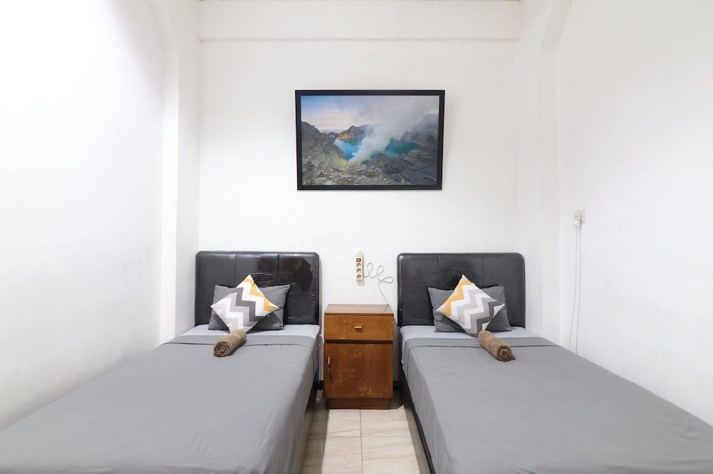Mador Malang Dorm Hostel 12/32