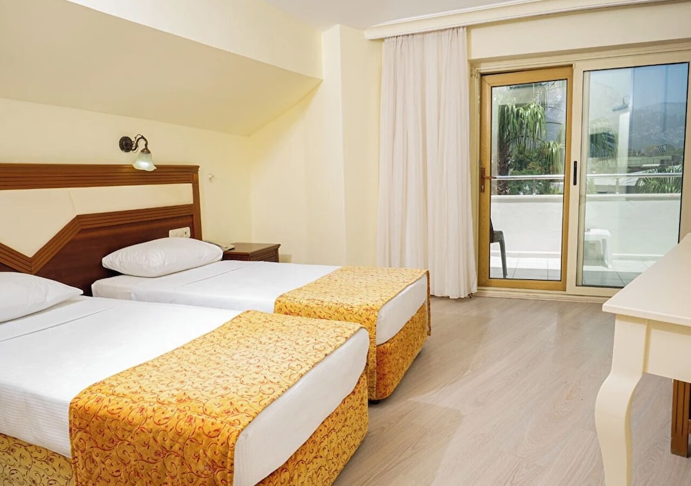 Valeri Beach Hotel 12/50