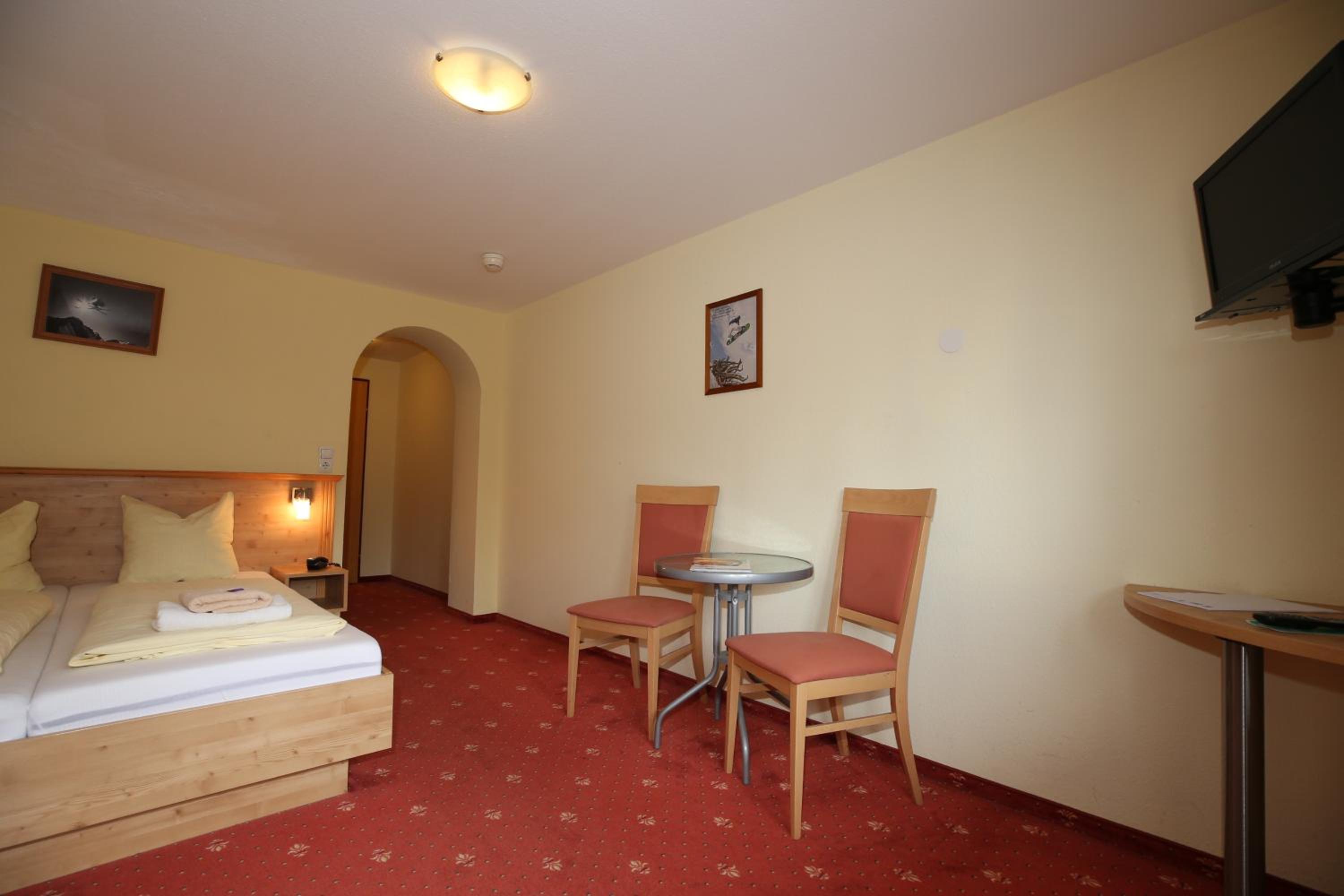 Economy, Double Bed, Alpenhotel Garfrescha 3/4