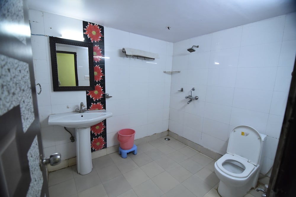 Hotel Vaishnavi 15/58