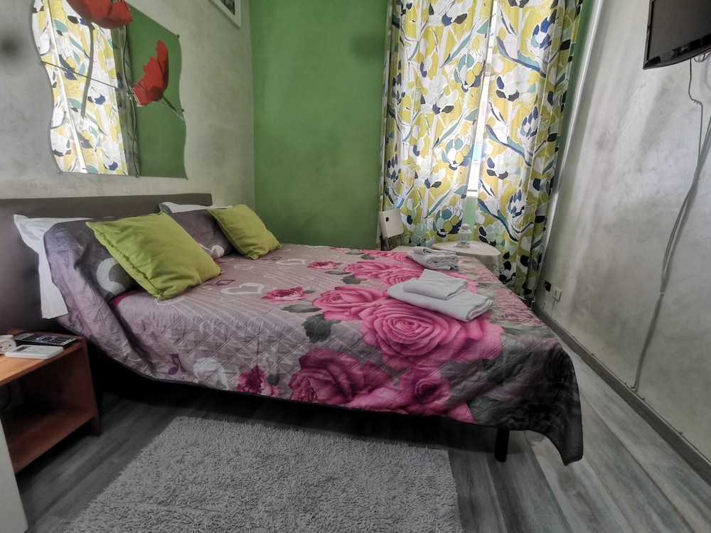 Roman Holidays Hostel 11/50