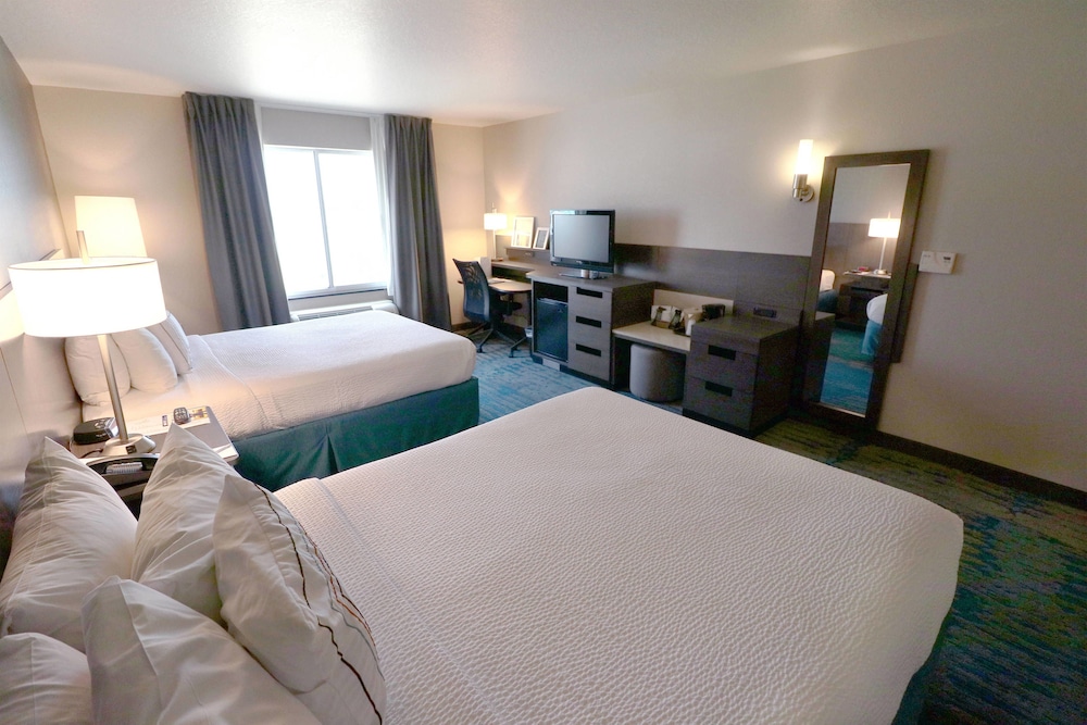 Fairfield by Marriott Inn & Suites Des Moines Airport 11/40