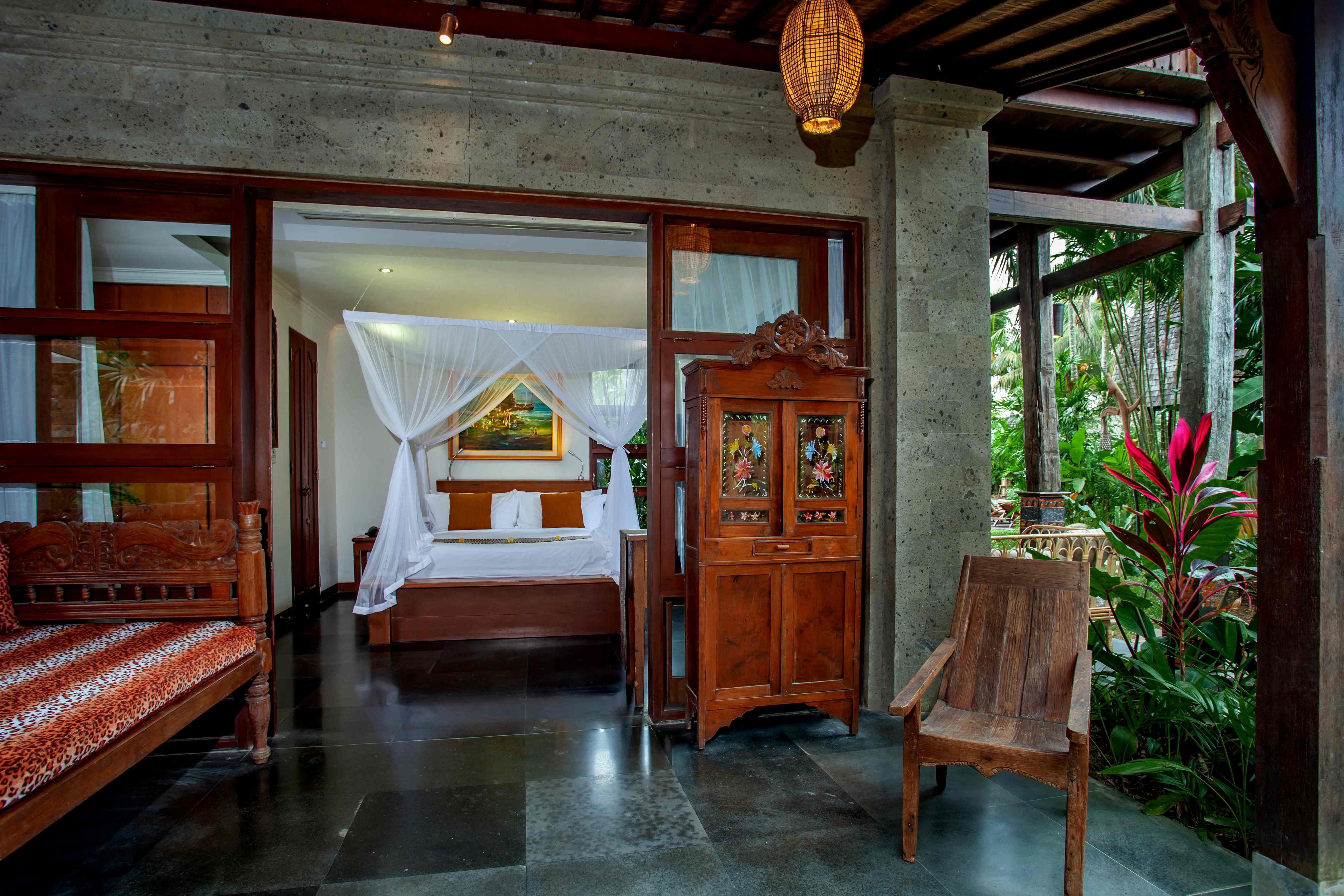 Deluxe with Bathtub