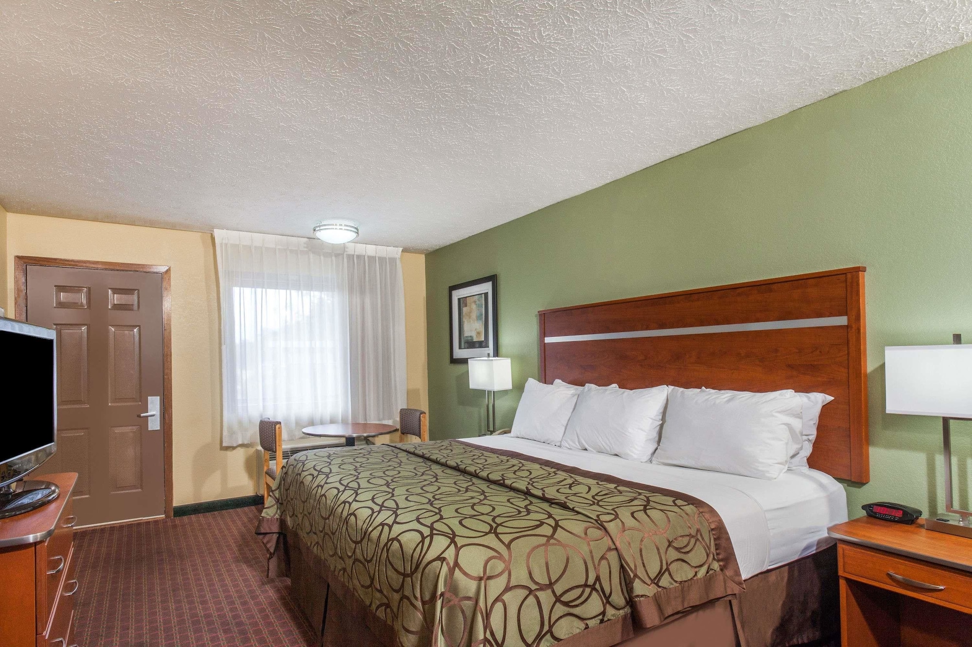 STUDIO, SUITE, KING BED