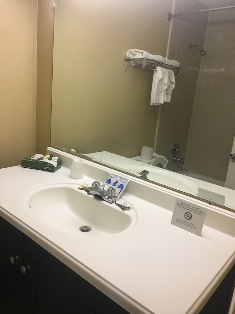 Ambassador Inn 8/56