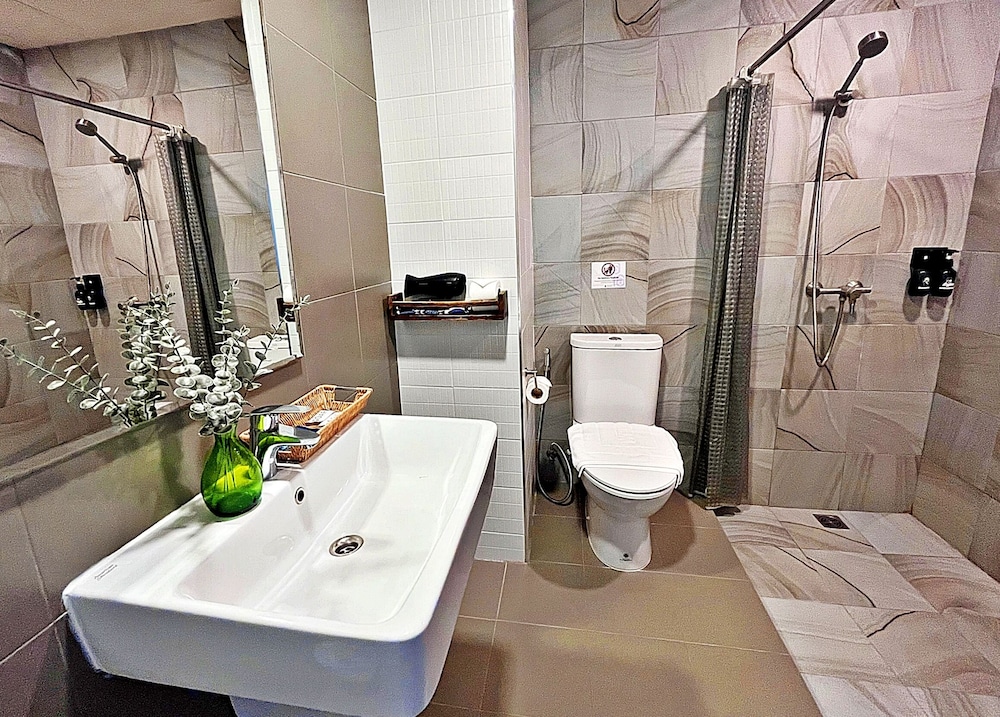 The Sixteenth Naiyang Beach Hotel 48/50