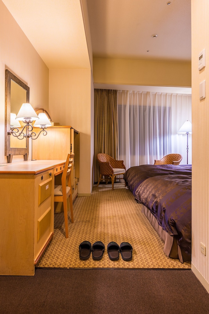 ROOM, TWIN BEDS
