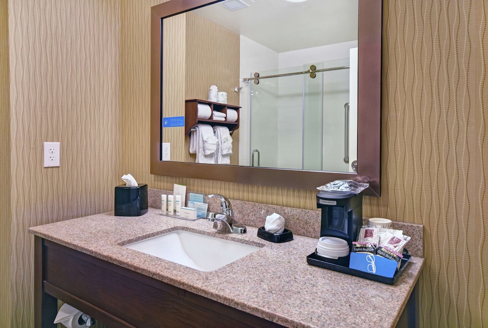 Hampton Inn and Suites Milwaukee Franklin 18/44