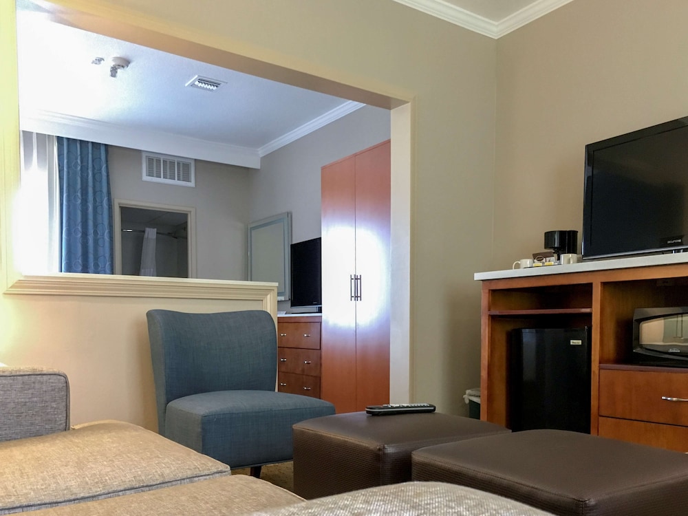 MainStay Suites Orange County John Wayne Airport 7/57