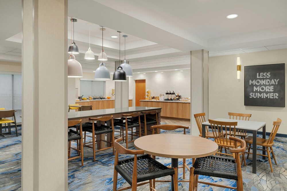 Fairfield Inn And Suites Bloomington 51/66