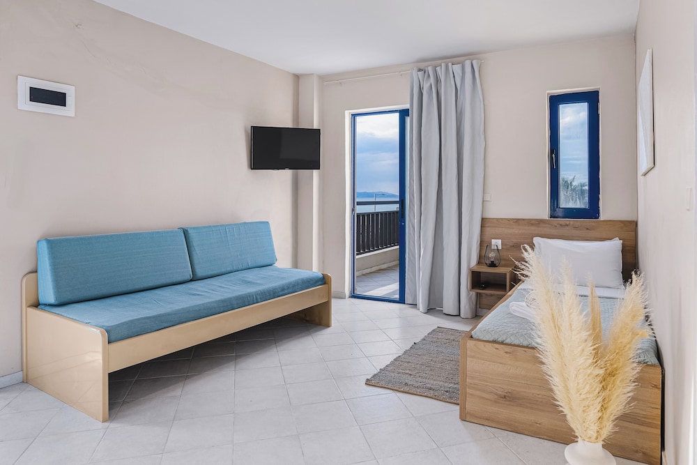 Yria Beach Hotel 43/61
