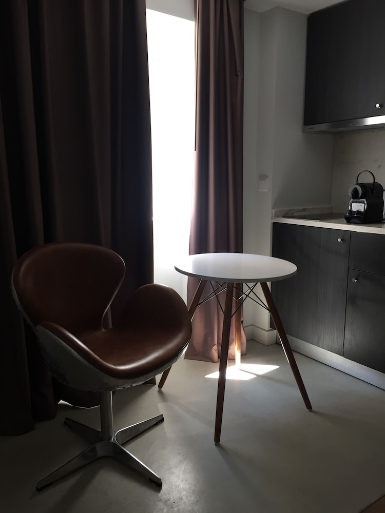 Dalma Old Town Suites 56/72