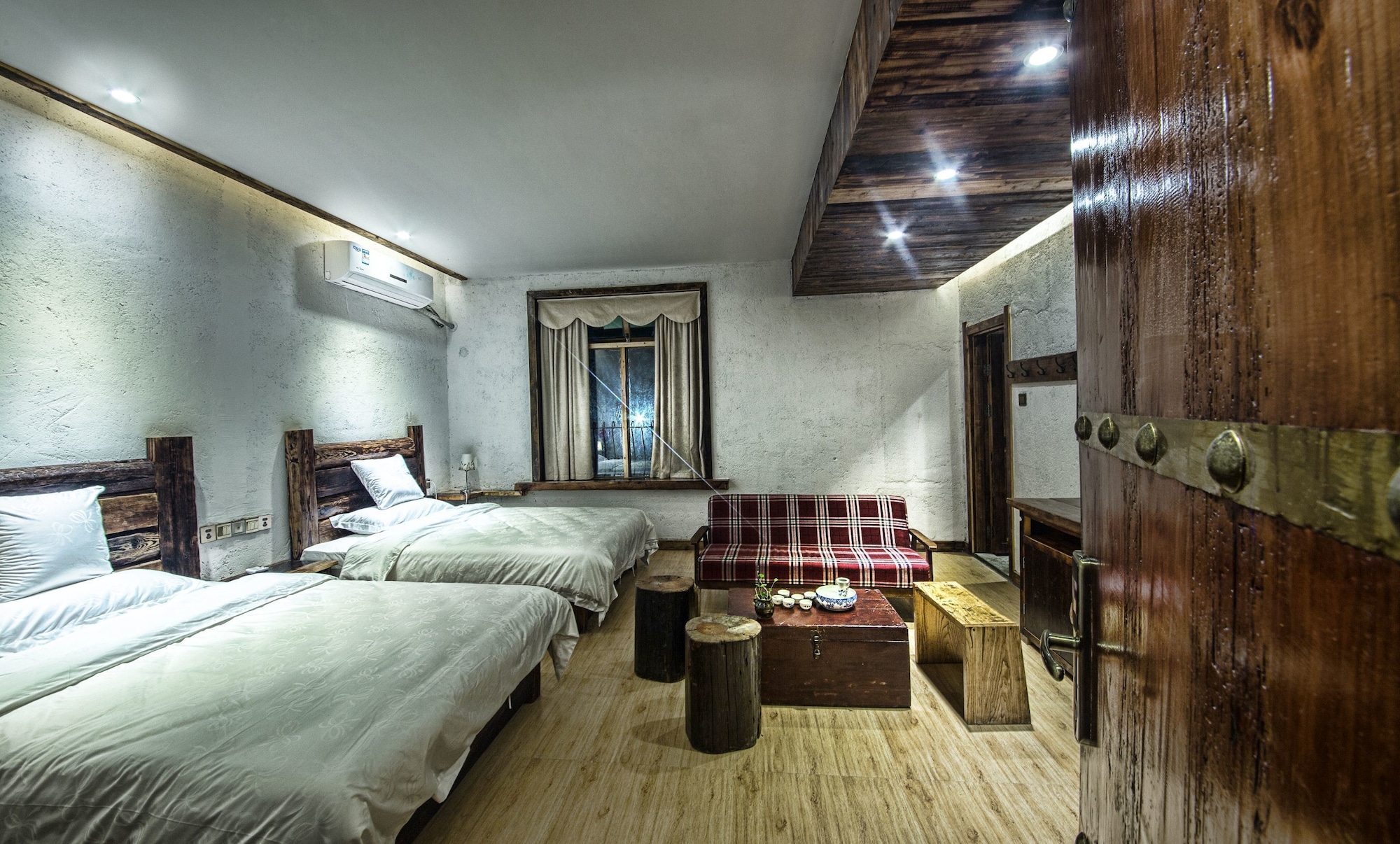 CLASSIC, TWIN BEDS, MOUNTAIN VIEW