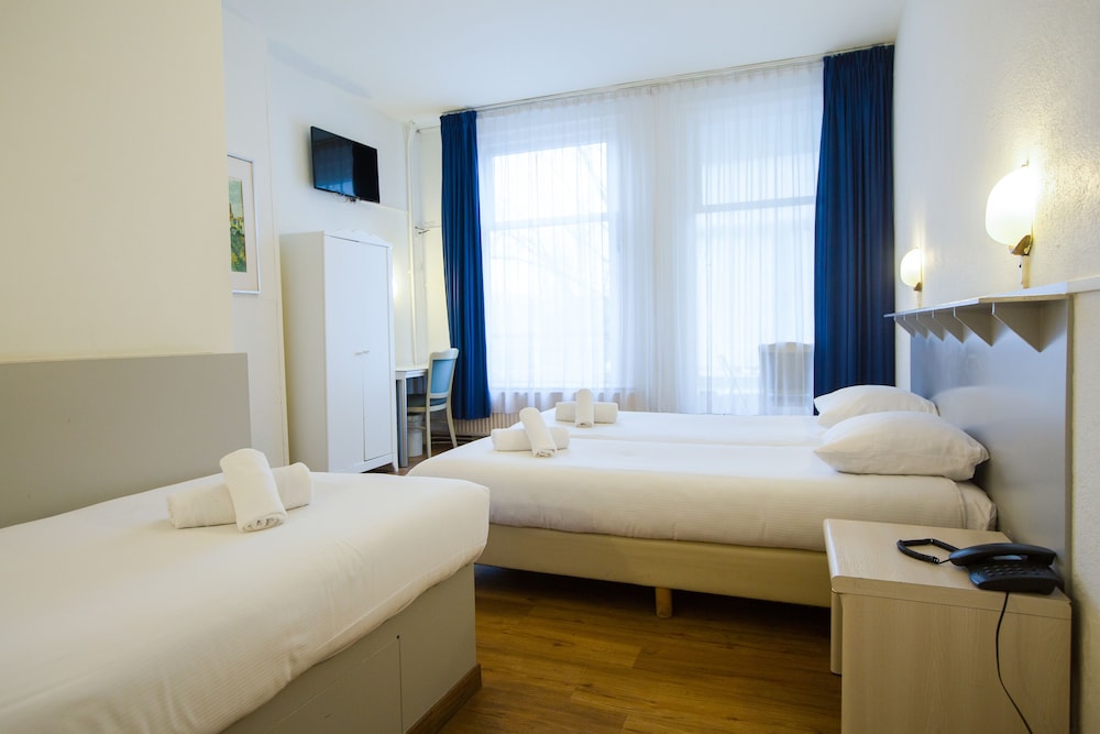 ROOM, TRIPLE, 3 BEDS