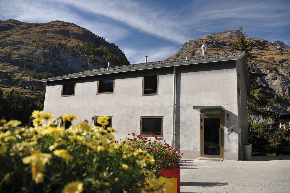 Youth Hostel Zermatt 4/64