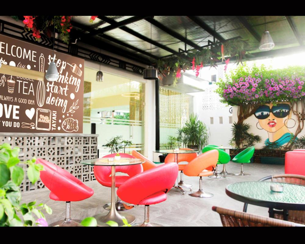 Emerald Hotel 33/42
