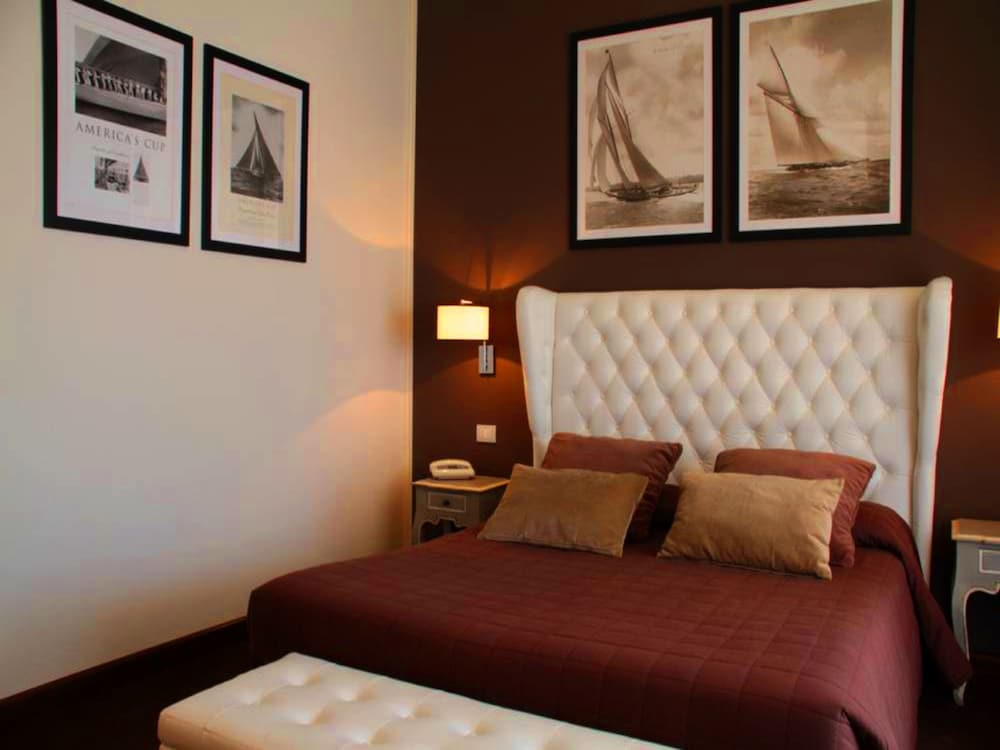 Hotel Ancora Riviera 7/18