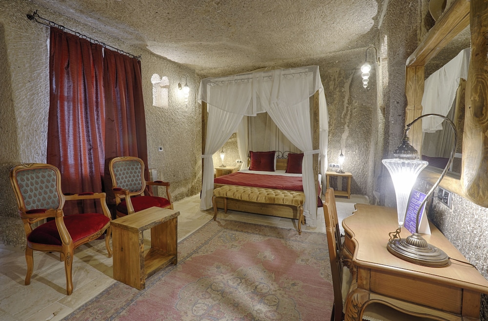 Hera Cave Suites 10/50