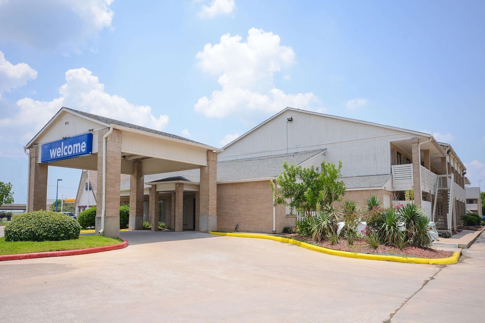 Motel6 Baytown, TX - Baytown East 8/63