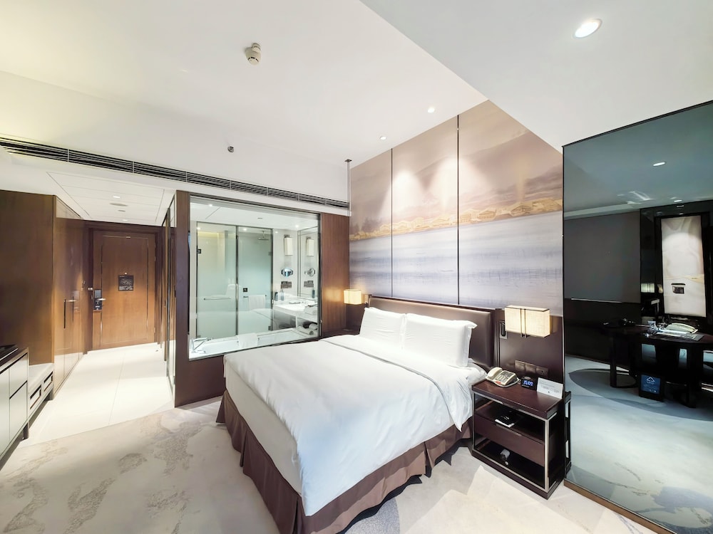 Executive, King Bed